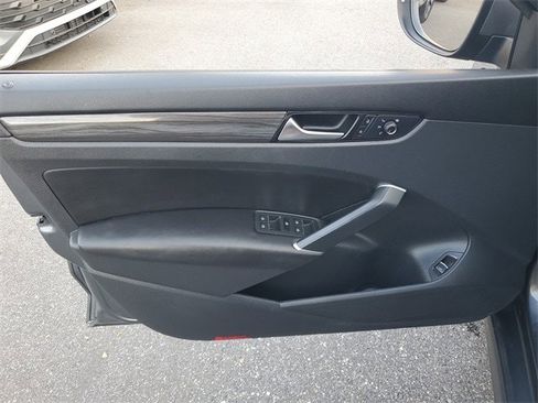 Certified 2022 Volkswagen Passat 2.0T R-Line image 12