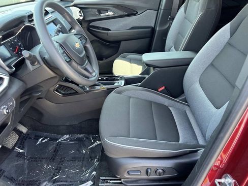 Used 2023 Chevrolet TrailBlazer LT FWD image 13
