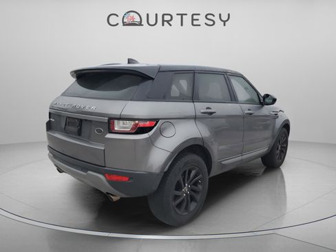 Used 2017 Land Rover Range Rover Evoque SE image 4