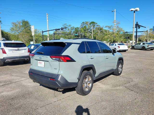 Used 2022 Toyota RAV4 XLE FWD image 2