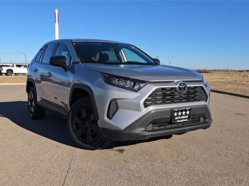 Used 2022 Toyota RAV4 LE image 9