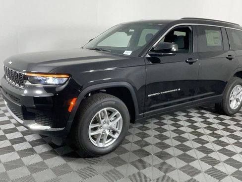 New 2025 Jeep Grand Cherokee L Laredo image 8