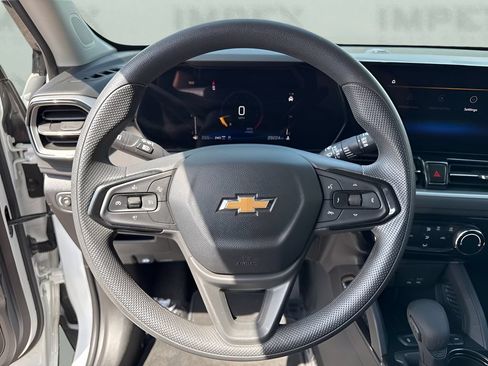 Used 2025 Chevrolet TrailBlazer LT AWD/4WD image 13