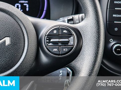 Used 2025 Kia Soul LX w/ LX Technology Package FWD image 35