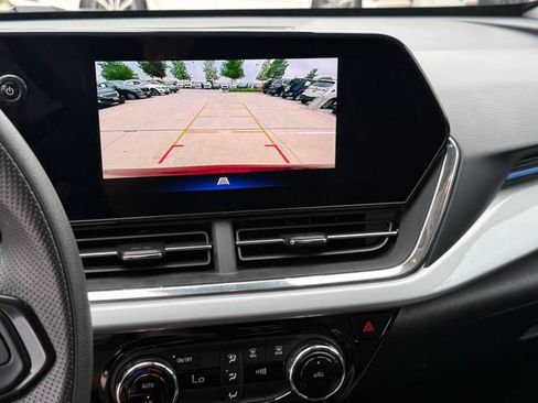 Used 2025 Chevrolet Trax LT FWD image 20
