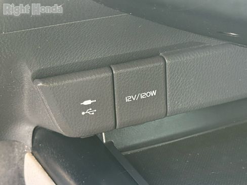 Used 2019 Toyota Camry LE w/ Carpet Mat Package image 23