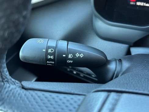 Used 2025 Toyota Tundra Limited AWD/4WD image 12