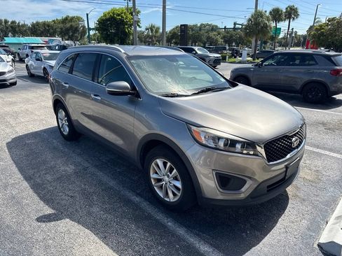 Used 2016 Kia Sorento FWD w/ LX Convenience Package image 4