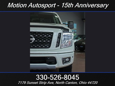 Used 2019 Nissan Titan SV image 6