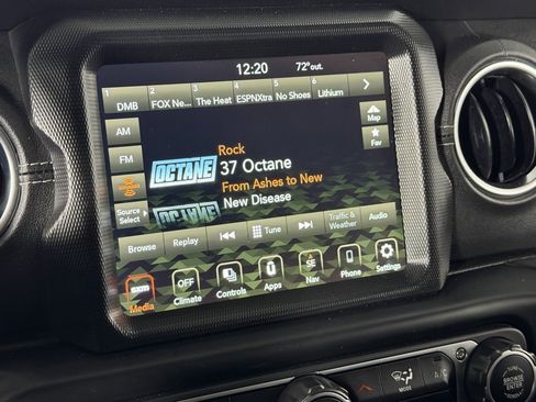 Used 2023 Jeep Wrangler Unlimited Sahara image 17