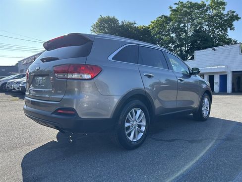 Used 2018 Kia Sorento AWD image 4