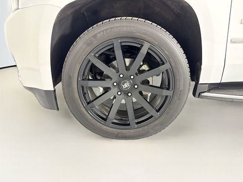 Used 2018 GMC Yukon Denali image 32