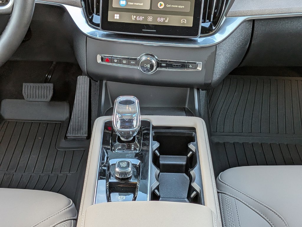New 2026 Volvo XC90 T8 Plus w/ Protection Package Premier AWD/4WD image 19