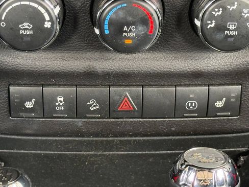 Used 2018 Jeep Wrangler Unlimited Sahara AWD/4WD image 20