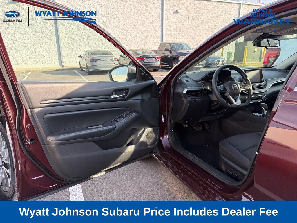 Used 2025 Nissan Altima 2.5 SV FWD image 16