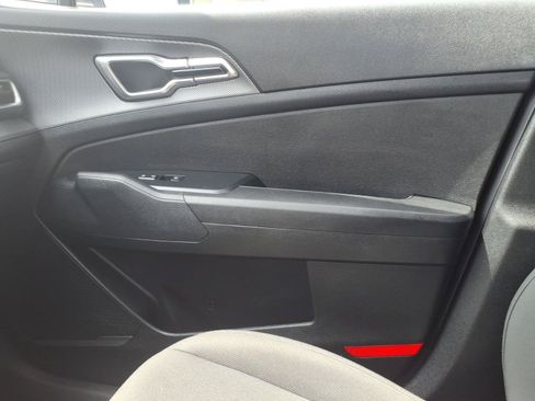 Used 2025 Kia Sportage LX FWD image 27