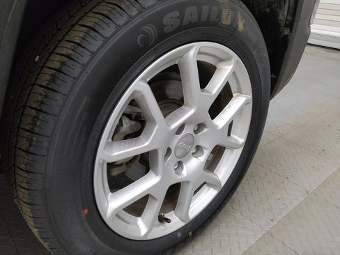 Used 2020 Jeep Renegade Latitude image 31