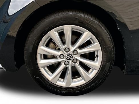 Used 2023 Toyota Corolla LE w/ LE Convenience Package FWD image 11