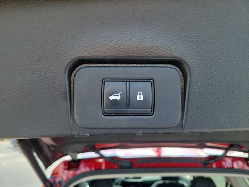 Used 2023 Nissan Rogue SL w/ SL Premium Package image 12