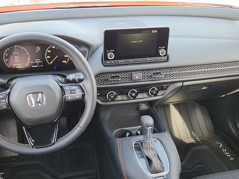 Used 2025 Honda HR-V Sport image 31