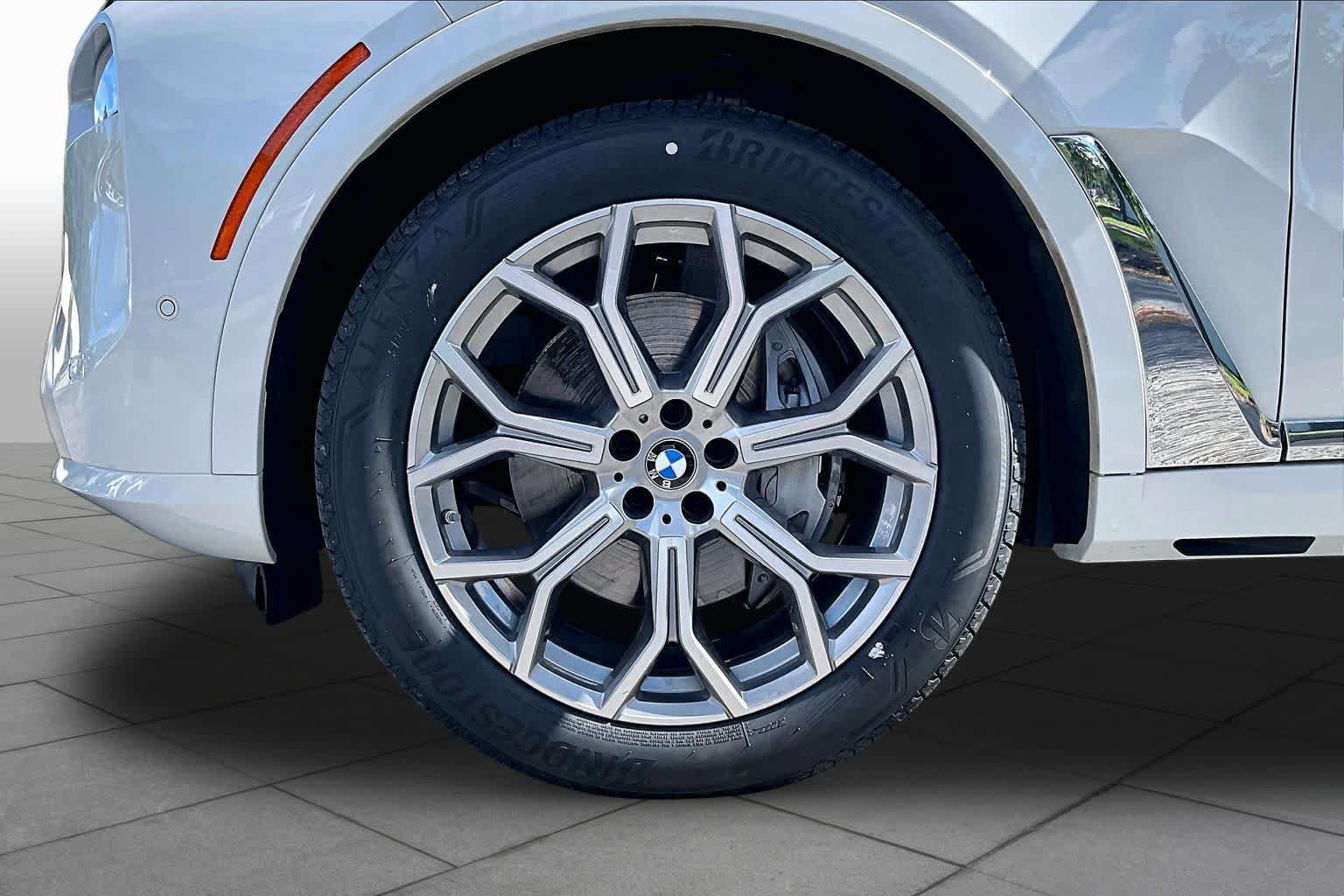 Used 2026 BMW X7 xDrive40i AWD/4WD image 11