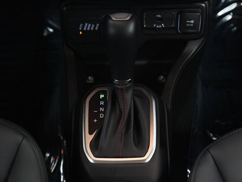 Used 2023 Jeep Renegade Trailhawk w/ Trailhawk Elite Group AWD/4WD image 18