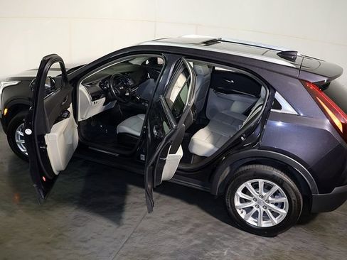 Used 2023 Cadillac XT4 Luxury w/ Cold Weather Package FWD image 5