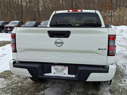 Used 2025 Nissan Frontier SV image 7
