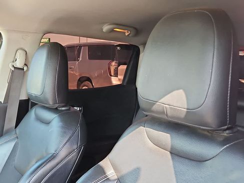 Used 2018 Jeep Compass Latitude w/ Popular Equipment Group FWD image 15