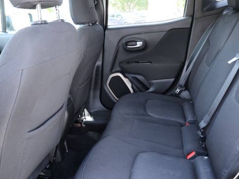 Used 2017 Jeep Renegade Latitude FWD image 17