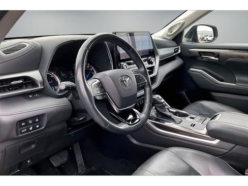 Used 2021 Toyota Highlander Platinum image 17