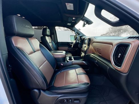 Used 2022 Chevrolet Silverado 3500 High Country image 31