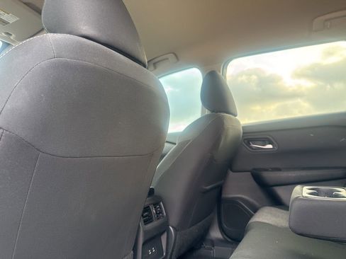 Used 2024 Nissan Rogue SV image 34