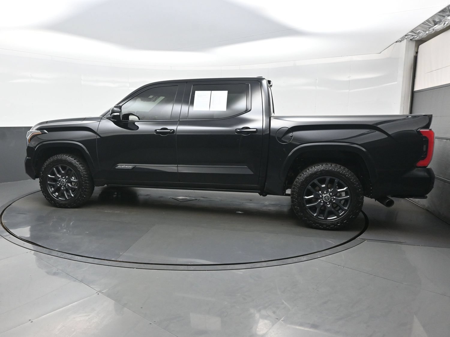 Used 2023 Toyota Tundra Platinum AWD/4WD image 3