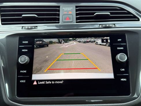 Used 2023 Volkswagen Tiguan SE R-Line FWD image 15