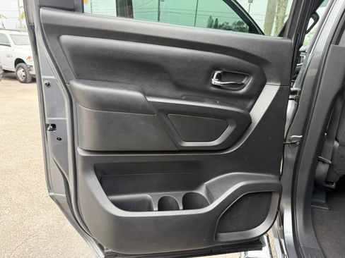 Used 2018 Nissan Titan SV w/ SV Convenience Package AWD/4WD image 14