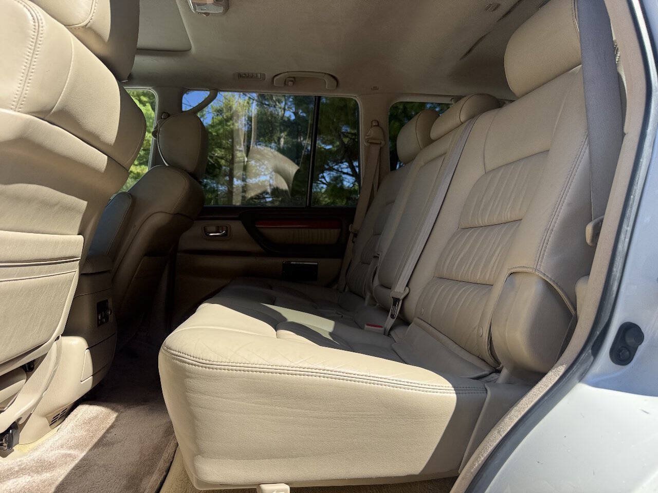 Used 2005 Lexus LX 470 4WD w/ Preferred Accessory Pkg image 43
