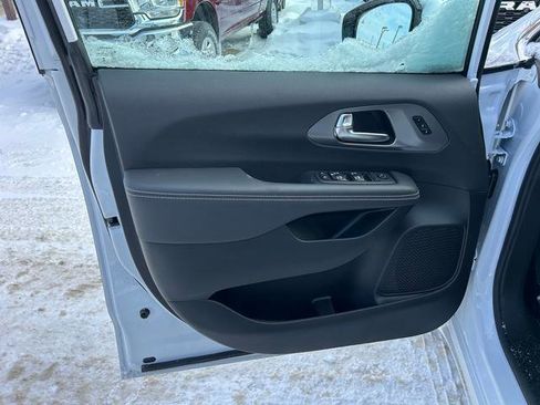 New 2026 Chrysler Pacifica Select image 7