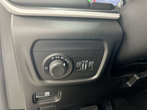 Used 2022 Jeep Grand Cherokee L Laredo w/ Luxury Tech Group I AWD/4WD image 17