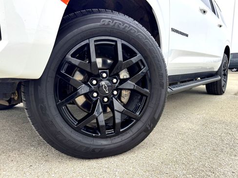 Used 2022 Chevrolet Suburban Z71 image 2