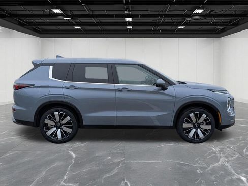 New 2026 Mitsubishi Outlander SE image 6