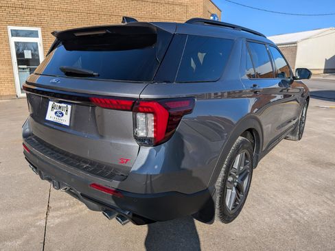 Used 2025 Ford Explorer ST image 6