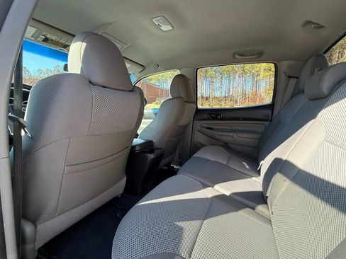 Used 2015 Toyota Tacoma PreRunner image 16