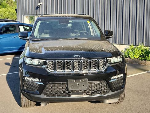 Used 2023 Jeep Grand Cherokee Limited AWD/4WD image 2