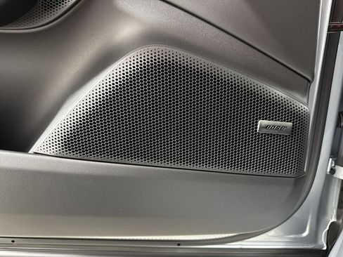 Certified 2025 Porsche Macan 4S Electric AWD/4WD image 36