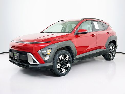 Used 2025 Hyundai Kona SEL image 3
