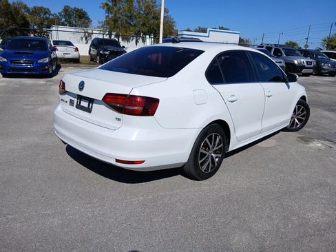 Used 2017 Volkswagen Jetta SE image 6