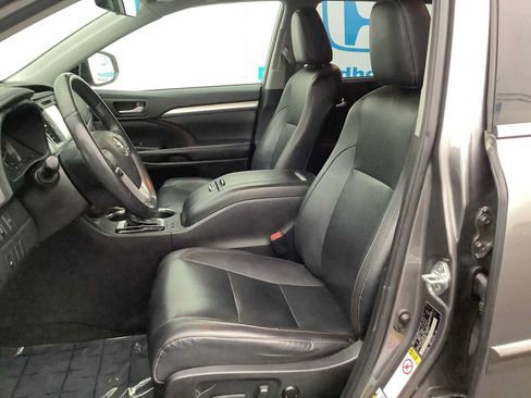 Used 2019 Toyota Highlander XLE AWD/4WD image 11