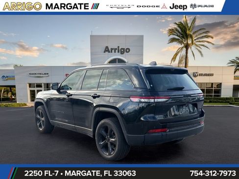 Used 2025 Jeep Grand Cherokee Limited w/ Luxury Tech Group II AWD/4WD image 5