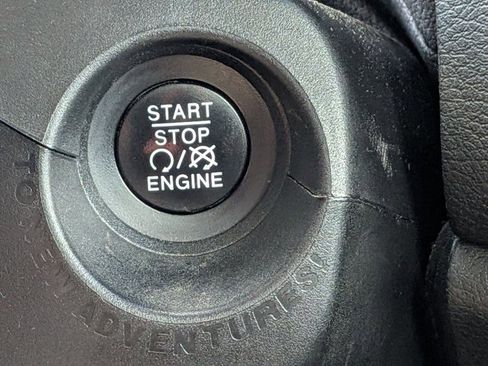 Used 2015 Jeep Renegade Trailhawk w/ Premium Leather Group image 12